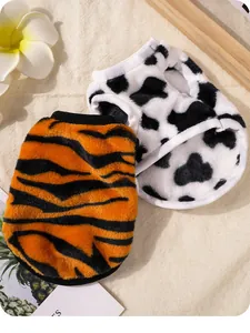 Chaleco de felpa para mascotas, estampados de vaca y tigre, para cachorros y gatitos.