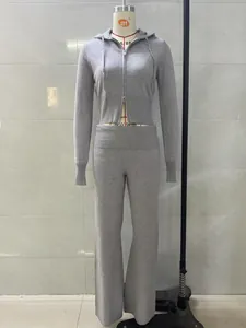 Set due pezzi in maglia grigia con top corto con cappuccio e pantaloni casual a gamba larga