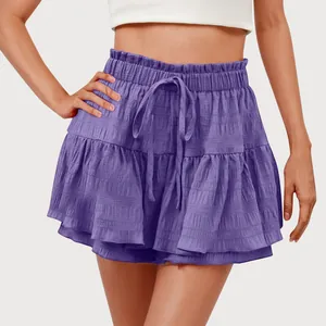 Elegante skort estivo viola da donna con volant e dettaglio coulisse in vita.