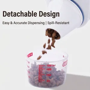 Conteneur de nourriture pour animaux avec tasse à mesurer pour un versement précis.