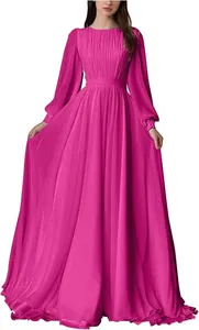 Elegante abito lungo plissettato magenta con maniche a lanterna e bottoni ai polsi