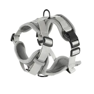 Graues, atmungsaktives Netz-Hundegeschirr mit verstellbaren Riemen und Metall-D-Ring.