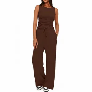 Completo da donna marrone caffè con canotta arricciata e pantaloni a vita alta larghi