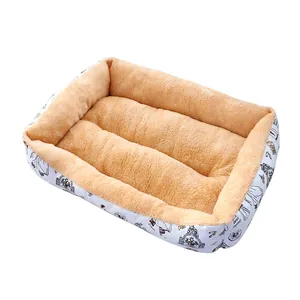 Dik rechthoekig huisdierbed met zachte arctic fleece voering en prints