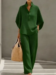 Élégant ensemble deux pièces en tricot vert foncé avec haut boutonné et pantalon large