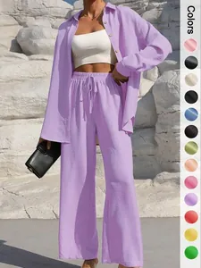 Elegantes lila Set aus langen Cardigan und weit geschnittenen Hosen mit Farbvarianten