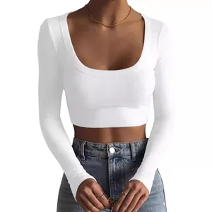 T-shirt court à manches longues en maille côtelée blanche avec encolure dégagée slim