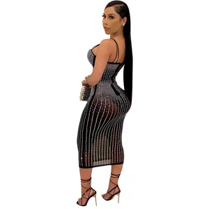 Sexy abito midi bodycon nero trasparente con strisce verticali di strass scintillanti.