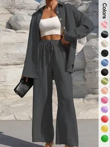 Elegantes Damen-Zweiteiler-Set mit einfarbigem Hemd und Hose mit weitem Bein.