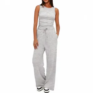 Set canotta arricciata senza maniche grigio chiaro e pantaloni a vita alta larghi