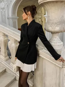 Blazer long rétro élégant noir avec ourlet plissé blanc et col en V chic pour femmes
