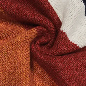 Vista detallada de la textura del tejido de punto en bloques de rojo, naranja y blanco