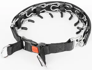 Detailansicht eines professionellen Dressurhalsbands für Hunde mit Nylonschutzhülle.