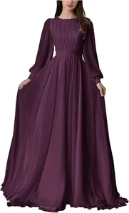 Elegante abito da sera lungo viola con corpino a pieghe e maniche lunghe a lanterna.