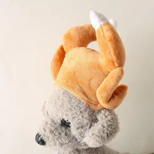 Gros plan détaillé d'un chapeau de dinde de Thanksgiving en peluche avec pilons 3D