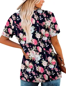 Vista trasera detallada de un top de manga corta con estampado floral azul oscuro