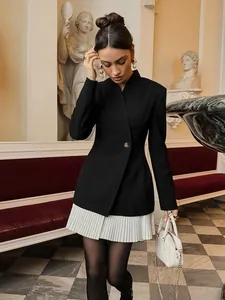 Veste de tailleur vintage noire élégante pour femme avec ourlet plissé contrasté