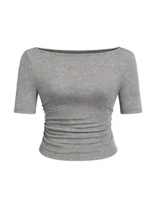 Detailweergave van een grijs slim fit T-shirt met boothals en zijplooien voor dames