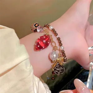 Ensemble de bracelets perlés avec pendentif fraise de style doux pour les femmes