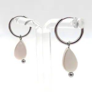 Élégantes créoles françaises avec pendentif coquillage en acier titane pour femmes