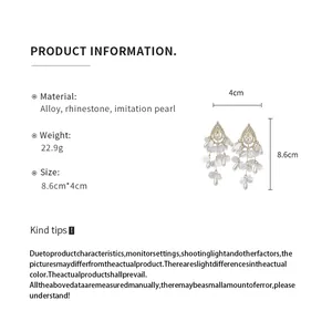 Especificaciones detalladas de pendientes vintage con borlas, perlas y brillantes