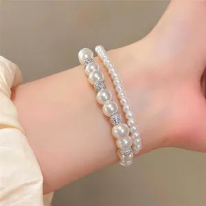 Eleganteres zweireihiges weißes Perlenarmband mit glitzernden Strassperlen für Damen