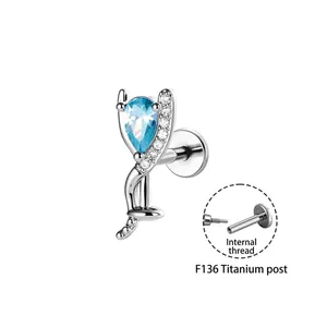 Hoogwaardige F136 titanium kraakbeen oorbel met druppelvormige zirkoon en binnendraad