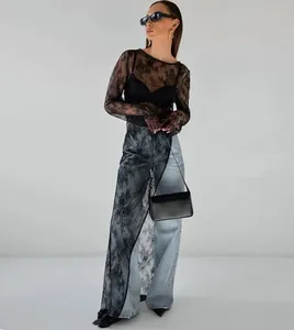 Élégante robe longue en dentelle noire fleurie transparente avec fente asymétrique