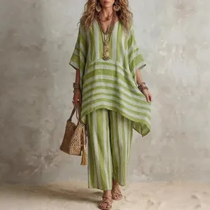 Set boho da donna in 2 pezzi con top a righe verdi con scollo a V e pantaloni larghi