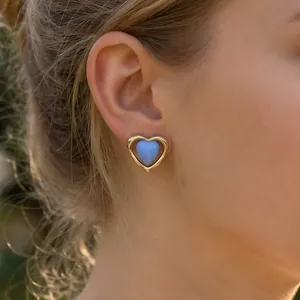 Elegantes pendientes de botón de corazón azul con marco dorado de acero inoxidable real