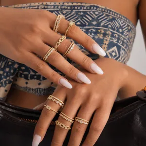 Ensemble de 5 Bagues en Zirconia Plaqué Or 18K pour Femmes Style Européen Rétro Bagues en Cuivre Géométriques Réglables