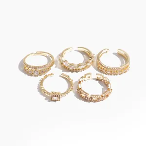Ensemble de 5 bagues CZ plaquées or 18 carats de luxe au design vintage minimaliste