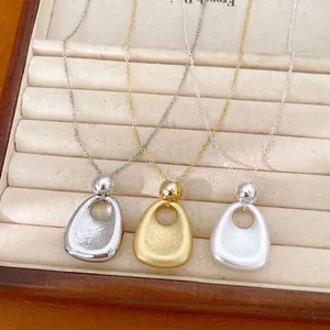 Minimalistische Metallfalte Runde Anhänger Halskette Nischendesign Layering Pulloverkette Mode Legierung Schmuck Für Damen Herren