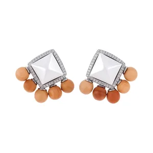 Boucles d'oreilles vintage style ethnique avec carré en résine et perles en bois