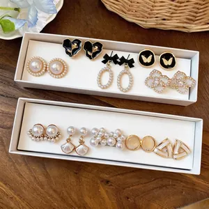 Ensemble d'élégantes boucles d'oreilles perles de style français en coffrets