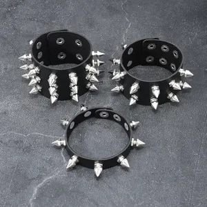 Ensemble de bracelets en cuir noir de style punk avec pointes en métal argenté audacieuses