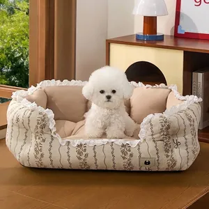 Gemütliches Haustierbett Sofa mit Blumenmuster und weißem Spitzenbesatz für Katzen und Hunde