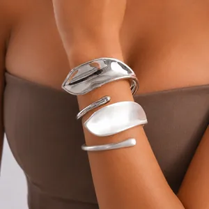 Europäischer Minimalistischer Metallstil Glänzend Matt Blatt Offener Armreif Für Damen Vintage Blattförmiger Verstellbarer Manschettenarmreif Modeschmuck