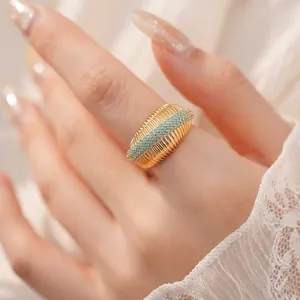Anello Aperto in Rame Placcato Oro 18K con Zirconia Texture a Onde Regolabile Gioielli Eleganti Vintage per Donna