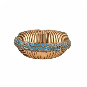 Elegante anello aperto a coste placcato oro 18k con file di zirconi blu turchese