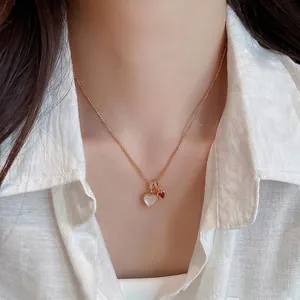 Collana con Ciondolo a Doppio Cuore in Rame Placcato Oro 18K per Donna Elegante Madreperla Zirconia Gioielli