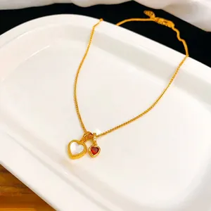 Elegante collana con pendente a cuore placcata oro 18 carati con madreperla e zirconi