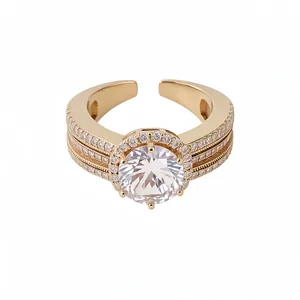 Eleganter 18 Karat vergoldeter offener Ring mit großem runden Zirkonstein besetzt.