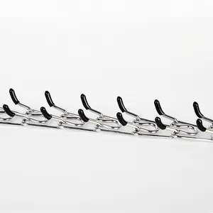 Abnehmbares Metall-Stachelhalsband für Hunde mit schwarzen Gummikappen