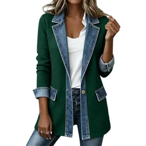 Elegante blazer verde de canalé con solapas y puños de retazos de mezclilla para mujer