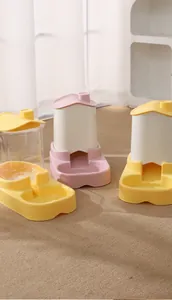 Distributeurs de nourriture automatiques pour animaux, design maison, jaune et rose