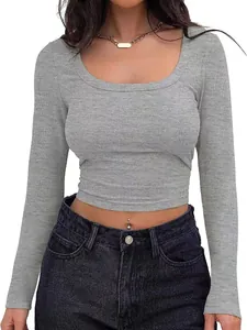 Crop top a maniche lunghe a costine grigie slim fit con scollo quadrato per donne alla moda