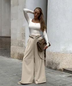 Elegante khakifarbene Hose mit hoher Taille, weitem Bein und Plisseefalten vorne