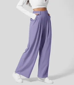 Seitenansicht der fliederfarbenen Hose mit hoher Taille und weitem Bein für einen schicken Look