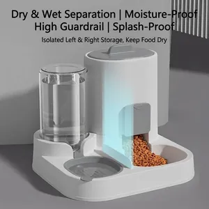 Distributore automatico di cibo e acqua per animali con sistema di separazione secco-umido